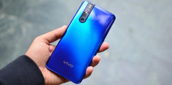 Smartphone Vivo V15 Pro: gradiens hátlapot tervezés