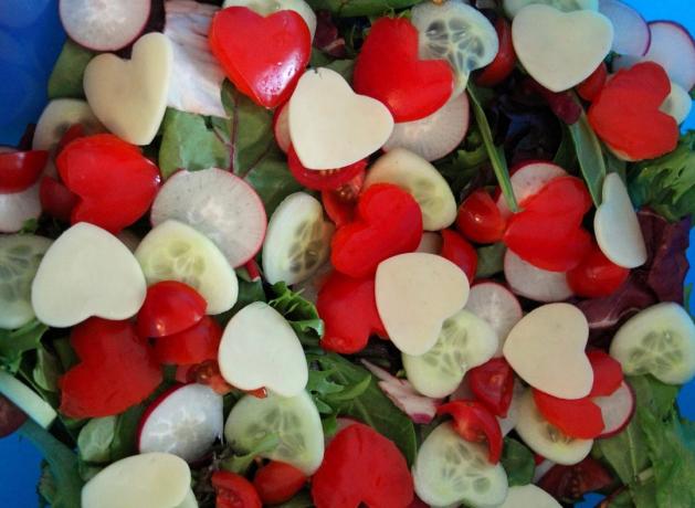 Ajándékok Valentin-nap: saláta