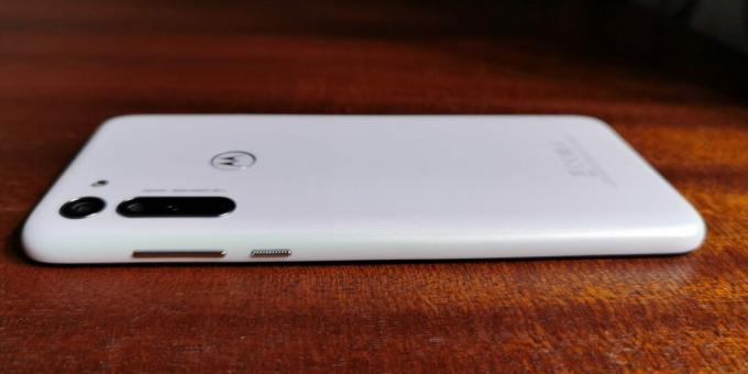 Motorola Moto G8: tervezés és ergonómia