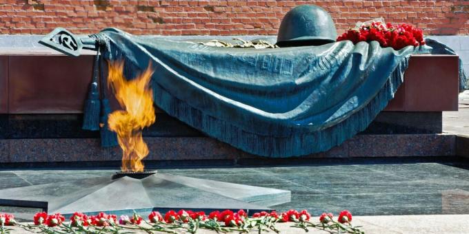 Örök láng az ismeretlen katona sírjánál Moszkvában