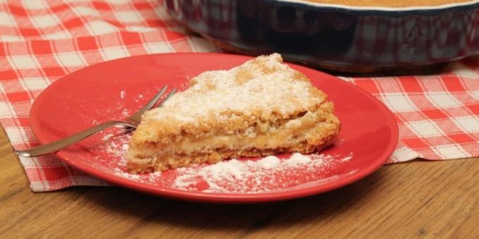Sütemények körtével: Egyszerű torta reszelt alma és körte