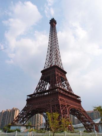 Tyanduchen: egy példányt az Eiffel-torony