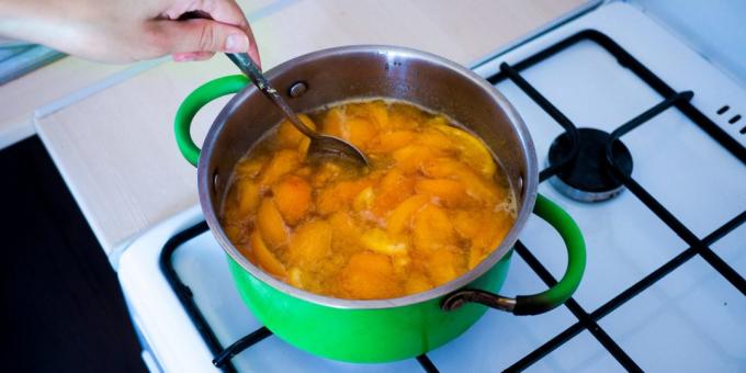 Jam barack és a narancs: főzzük 20 percig kis lángon