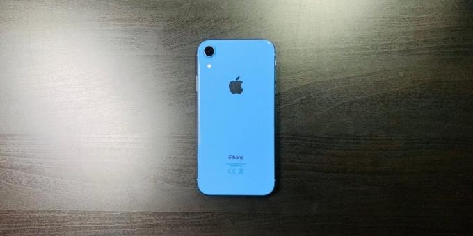 Áttekintés iPhone XR: hátfal