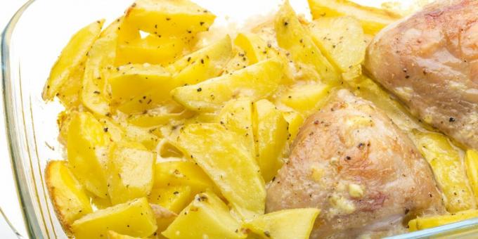 egy egyszerű csirke recept burgonyával, majonézzel és fokhagymával a sütőben