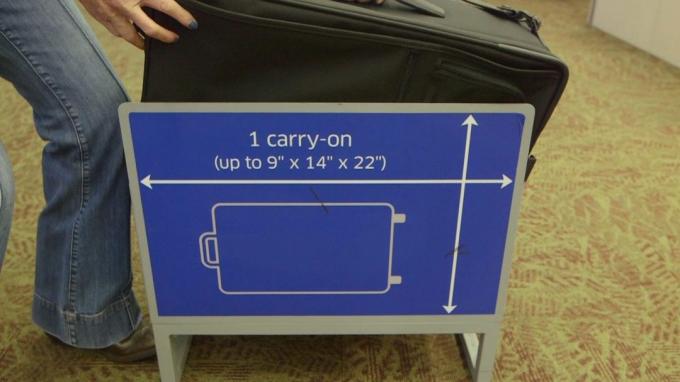 A méret kézipoggyász a repülőn: keret ellenőrzés táskák méretek