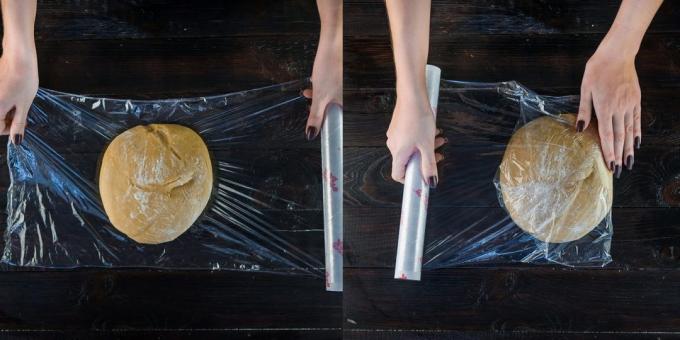 Cake Mézeskalács: Tekerjük a tésztát műanyag fólia 