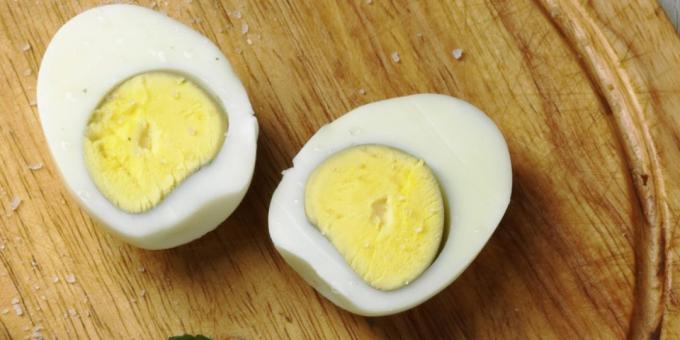 egészséges reggeli: kemény tojás