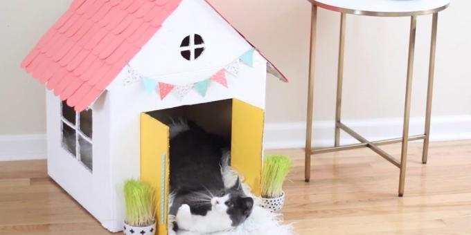 Hogyan készítsünk egy emeletes ház egy macska a saját kezével: hang zászlók és kilincsek