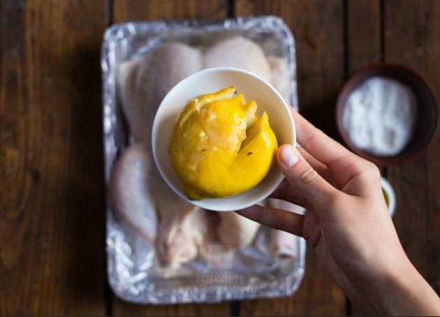 Kemencés csirke citrommal: Adjunk hozzá citromot