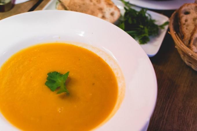 7 gyömbér receptek: Ginger és sárgarépa leves