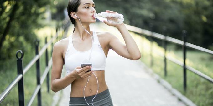 Igyál elegendő vizet edzés előtt