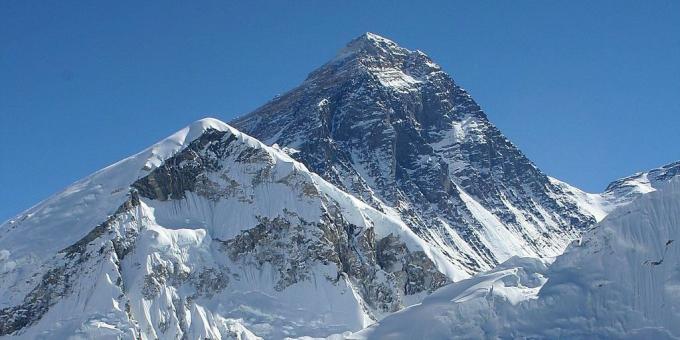 A Mount Everest növekszik