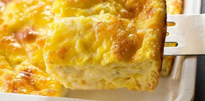 Főzni tojások a sütőben: tojás rakott tejszínes sajt és sajt