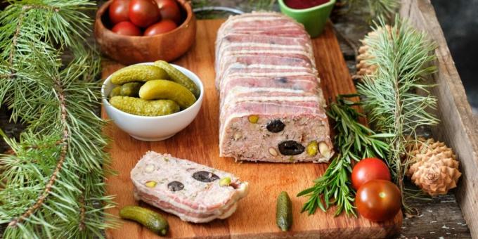 Csirke terrine olajbogyóval és pisztáciával