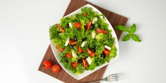 Feta paradicsom ünnepi saláta: Egyszerű recept