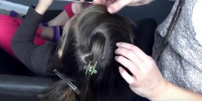 Új frizura lányoknak: osztja a haj