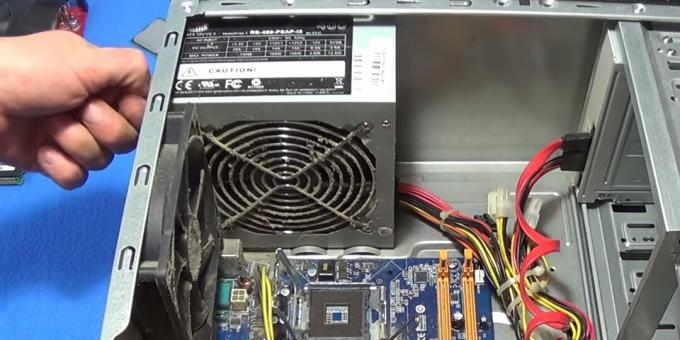 Hogyan tisztítsa meg a számítógépet a portól: menjen a tápegység ventilátorához