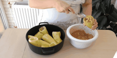 Főzni töltött paprika a tányéron: Feszes Stuff zöldség hús