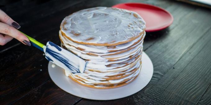 Recept torta „mézeskalács”: a krémet a torta oldalát