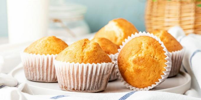 Hogyan készítsünk narancs héjú túrós muffint: egyszerű recept
