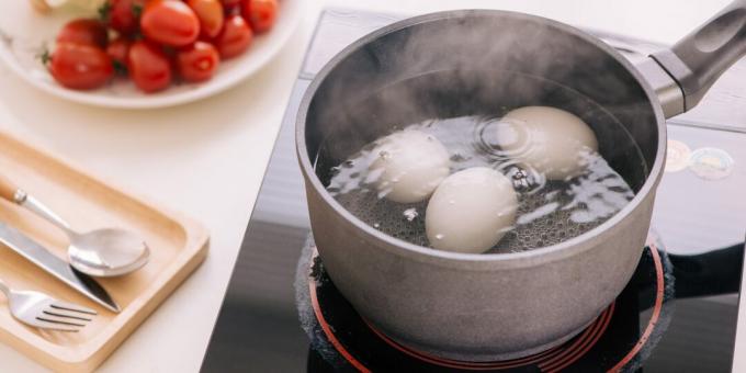 Hogyan és mennyit kell főzni lágy tojást a tűzhelyen