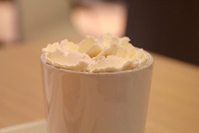 meleg italok: fehér forró csokoládé sütőtök