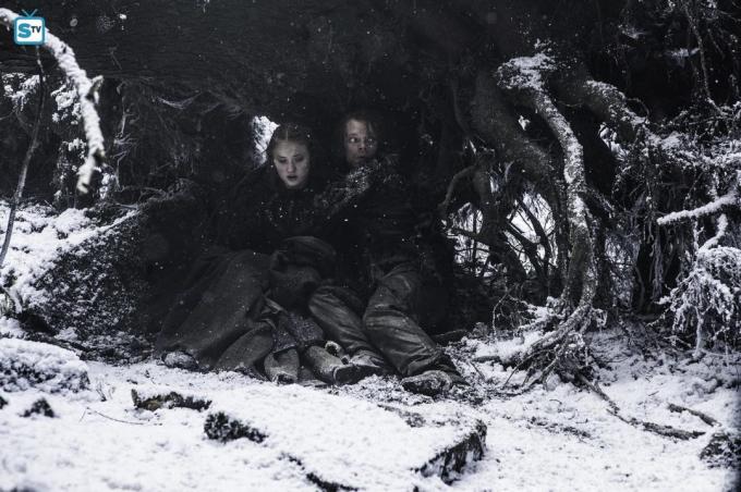Theon és Sansa menekülni a hajsza