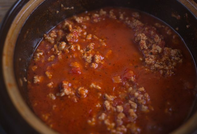 Hogyan készítsünk gyors darált marhahús lasagnát: Főzzük közepes lángon 10 percig