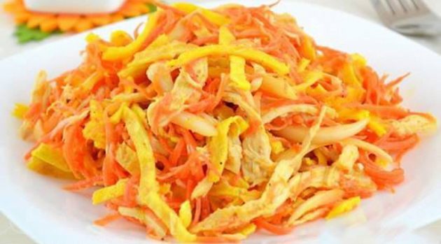 Saláta Tojás tekercs és koreai sárgarépa