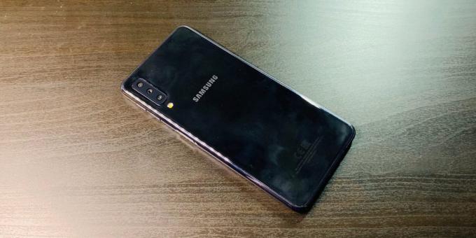 Samsung Galaxy A7: Hátlap