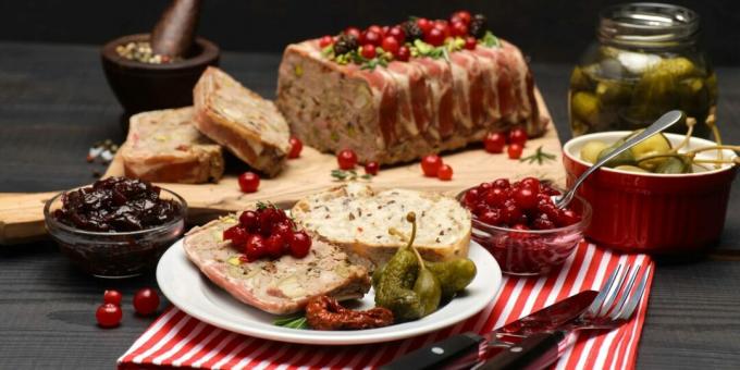 Terrine sertéshússal, csirkével és pisztáciával