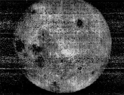 Első kép oldalán a Hold