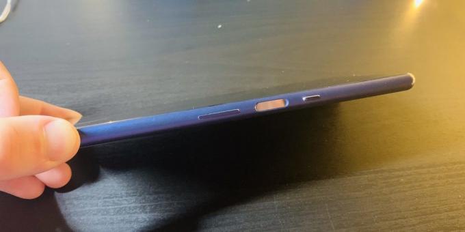 Sony Xperia 10 Plus: jobb szélén