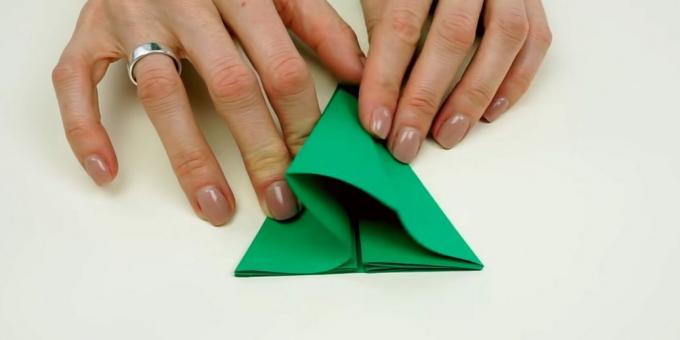DIY karácsonyfa: hajlítsa meg a papírt