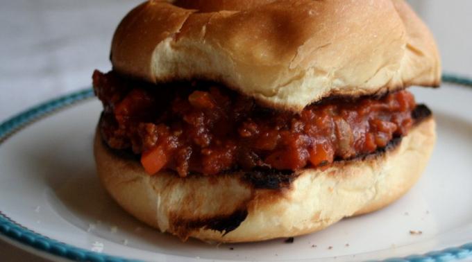 Mit kell főzni a töltelékhez: Burger „hanyag joe”