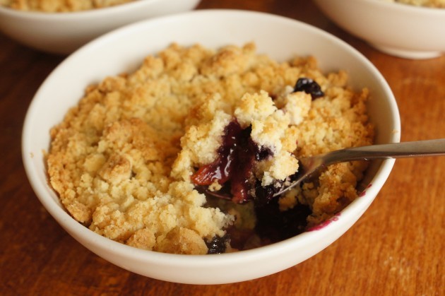 recept barack crumble áfonyával