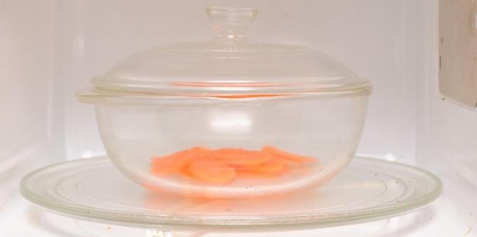Hogyan és mennyit kell főzni sárgarépa: főzés a mikrohullámú