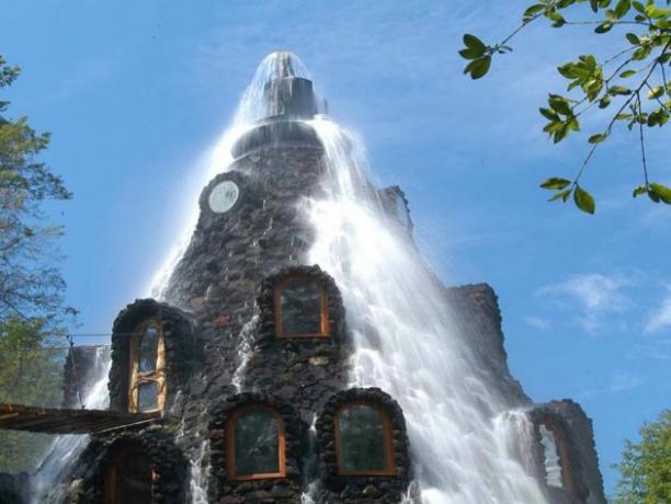 Hotel Magic Mountain Hotel található, a chilei védett erdőkben