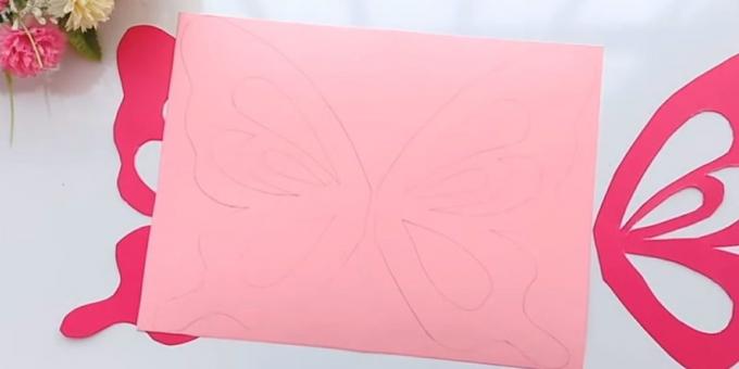 Születésnapi kártya saját kezűleg: csatolása szárnyakat a rózsaszín papír és kör