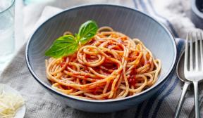 Spagetti paradicsommártással