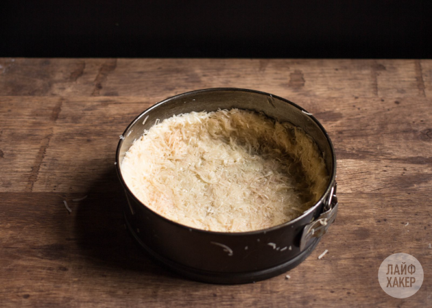 Hogyan készítsünk burgonya quiche -t: kenjük meg a burgonyalapot