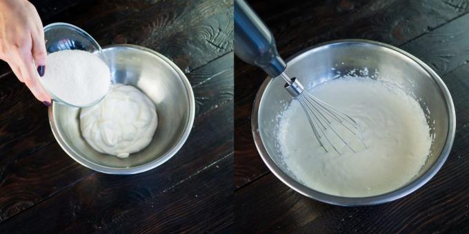 Cake Mézeskalács: Egy nagy tálban össze a tejszínt és a cukrot