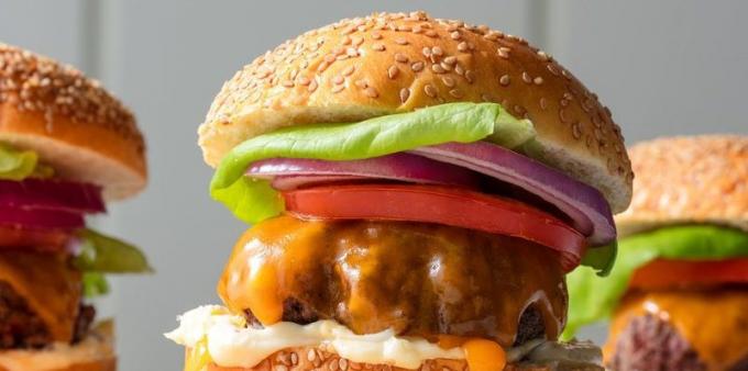 Receptek a grill: hamburgerek marha szelet