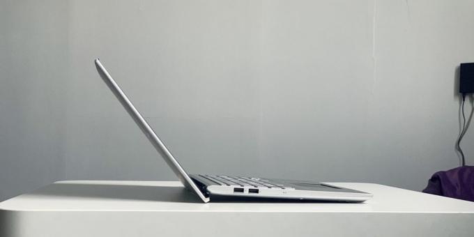 Asus VivoBook S15 S532FL: a nyitási szög fedél