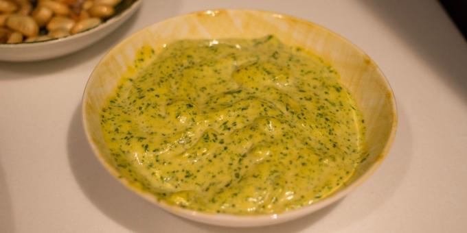 Mit lehet cserélni majonéz forró ételek: uborka és tejszínes mártással