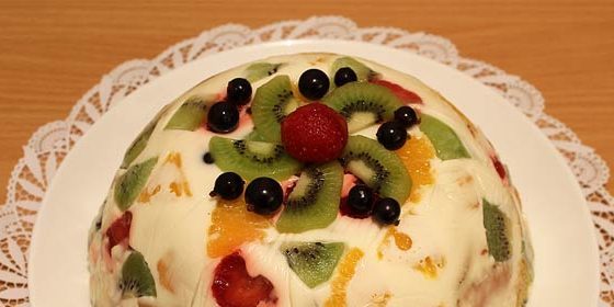 Jelly torta „Törött üveg” gyümölcs