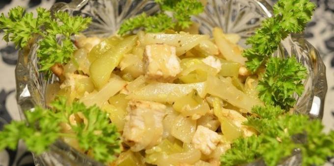 Articsóka receptek: Meleg saláta csicsóka, csirke és uborka
