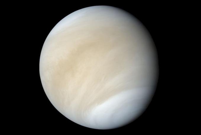 Érdekességek: Venus - az egyetlen bolygó, óramutató járásával megegyező,