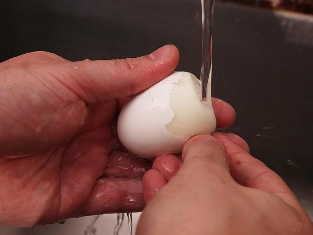 Hogyan kell helyesen tisztítani a tojás